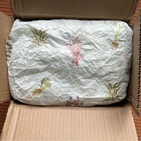 2025 Tata’s Cyber Week Gift Set - Picture 9 of 9